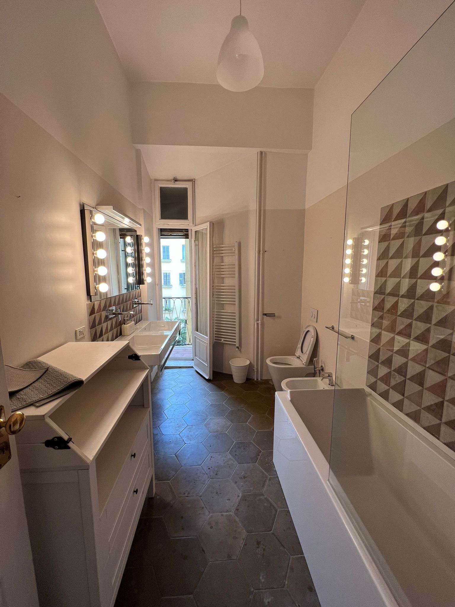 SHR Apartments
