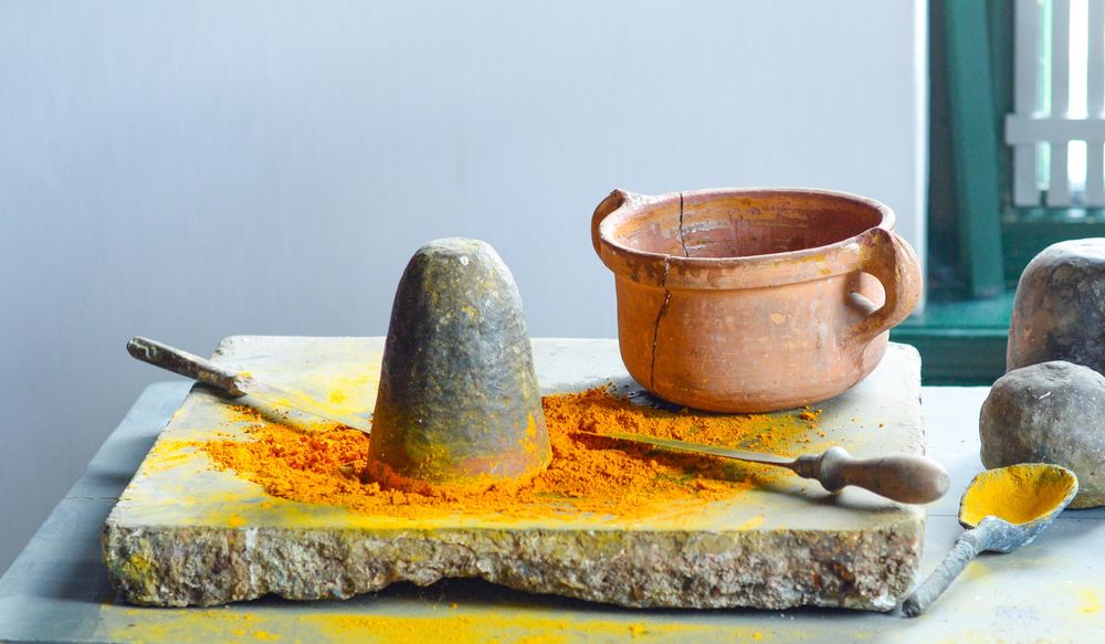 Traditional tone and ceramic materials for painting with orange pigment underneath of them