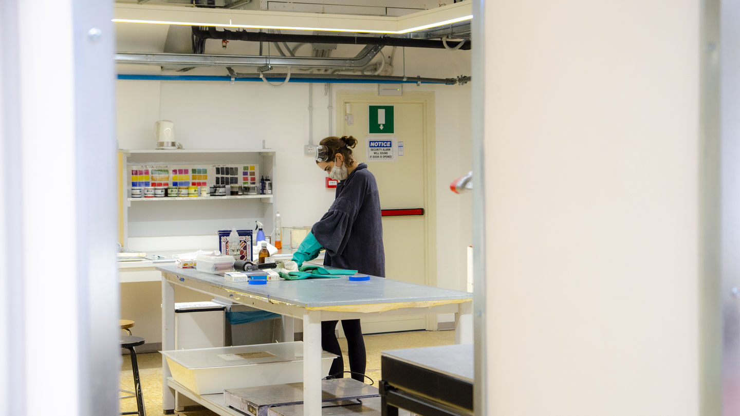 Student working in printmaking lab at temple rome